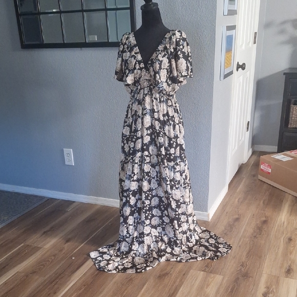 She + Sky Black, Cream, and Blue Floral Maxi Dress L NWT - Picture 2 of 8